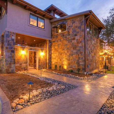 Luxury Hill Country Villa With Pool-Hot Tub-Views